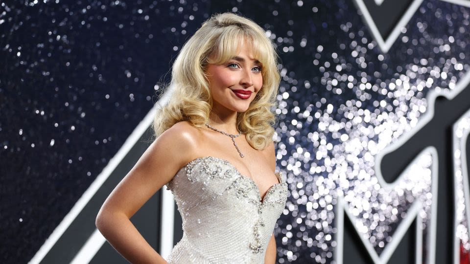 Look of the Week: Sabrina Carpenter honors Madonna in vintage Oscars gown