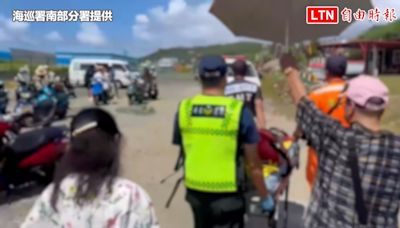 暑假到！小琉球單日登島人數破萬傳遊客摔傷 海巡籲留意步伐（海巡署南部分署提供） - 自由電子報影音頻道