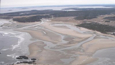 Officials warn of quicksand conditions on Maine beach