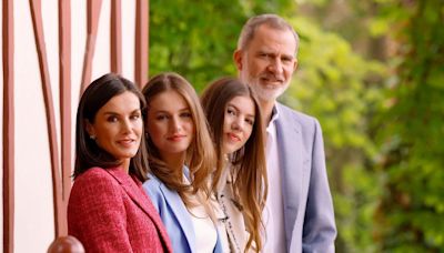 FOTOS. Las 11 fotografías 'casuales' de los Reyes para celebrar su vigésimo aniversario de boda