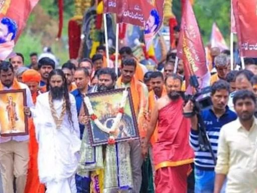 Tirupati Laddu row: Pontiffs from various mutts join BCY's Tirumala Parirakshana padayatra at Punganur | Vijayawada News - Times of India