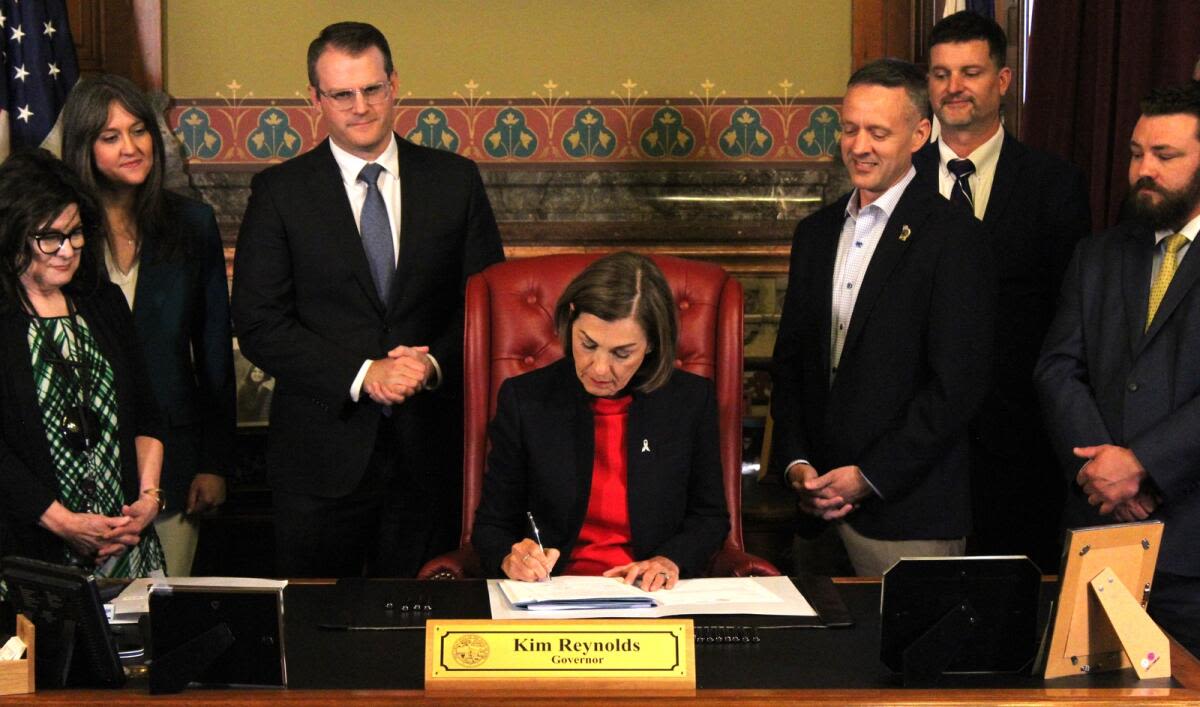 Iowa governor signs bill extending postpartum Medicaid