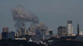 Schreckliche Bilder: Russische Rakete trifft Kinderklinik in Kiew