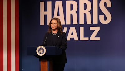 On Saturday Night Live, Maya Rudolph’s Kamala Harris Sets the Tone