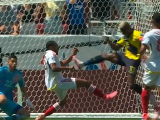 Enner Valencia, el primer expulsado de la Copa América, tras brutal entrada