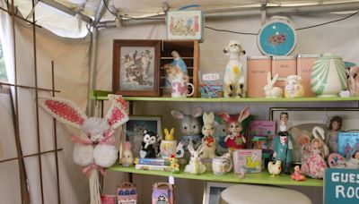 Remember Polly Pockets? Brimfield Flea Market booth offers 'kitschy' fun