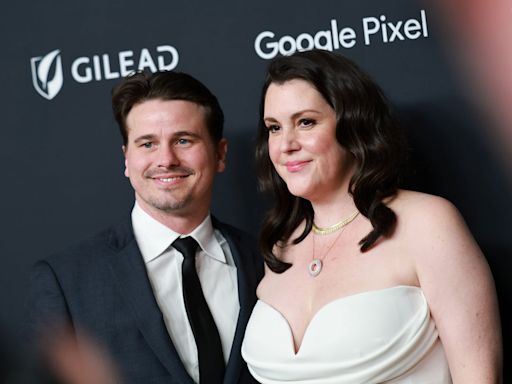 Melanie Lynskey says husband Jason Ritter is ‘sacrificing’ his acting career so hers can thrive