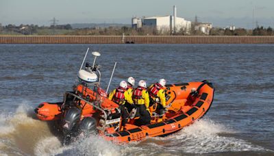 Lifeboat launched to help rescue man ‘stuck in mud’ in Erith