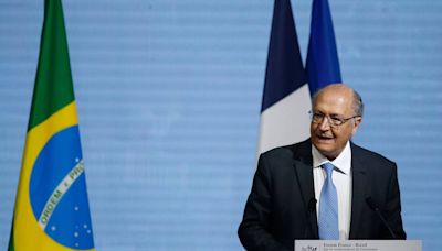 Milei tem mau gosto, mas suas falas não afetam relação com Brasil, diz Alckmin