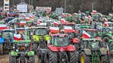 Polish farmers anger Ukraine with border blockade, grain spillage