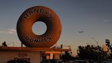 An iconic California donut shop is coming to Phoenix. Where to expect Randy's giant donut