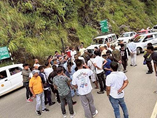 Tourism hit as Meghalaya group stops vehicles from Assam