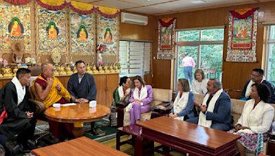 Reunión entre legisladores de EEUU y el dalái lama en India causa la indignación de China