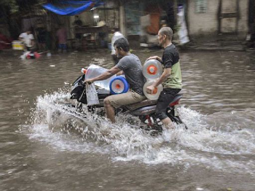 Heavy rains in many areas of Gujarat; Palsana in Surat receives over 150 mm rainfall in 10 hours