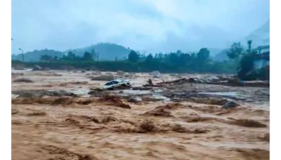 Deslizamientos de tierra por lluvias en India dejan 63 muertos