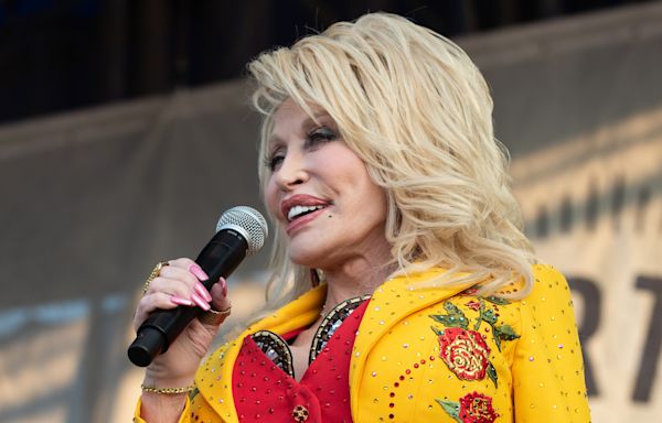 Dolly Parton Breaks Into The US Booze Business With A New Wine Collection