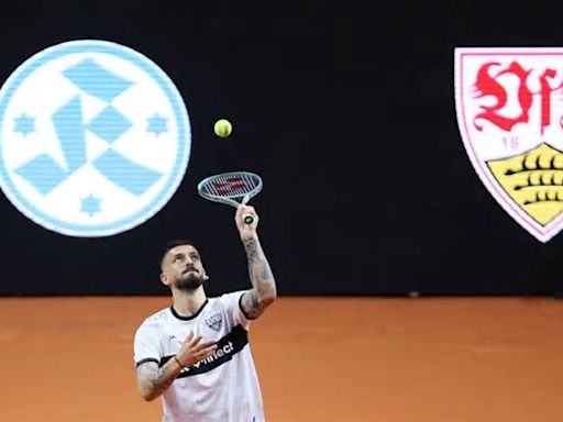 Porsche Tennis Grand Prix in Stuttgart Duell VfB gegen Kickers auf dem Tennisplatz