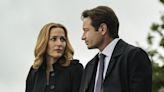 Gillian Anderson se refirió a la noche en la que ignoró a su novio y besó a David Duchovny: “¡No sé por qué lo hice!”