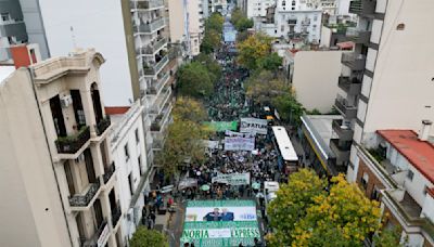 Rechazo a políticas de ajuste y bajos salarios dominan marchas Día del Trabajador en Latinoamérica