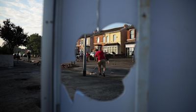 La extrema derecha revienta la vigilia por la muerte de tres menores acuchilladas en Southport, en el norte de Inglaterra