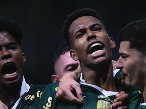 Torcedores do Palmeiras enlouquecem com Estêvão e Rômulo e pedem titular fora