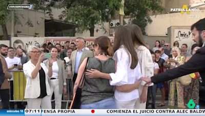 La reacción viral de una mujer cuando un guardaespaldas le quita la mano de la princesa Leonor