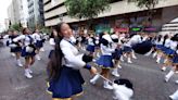 Cerca de 9.000 estudiantes se toman el centro para rendir honor a Guayaquil con un colorido desfile