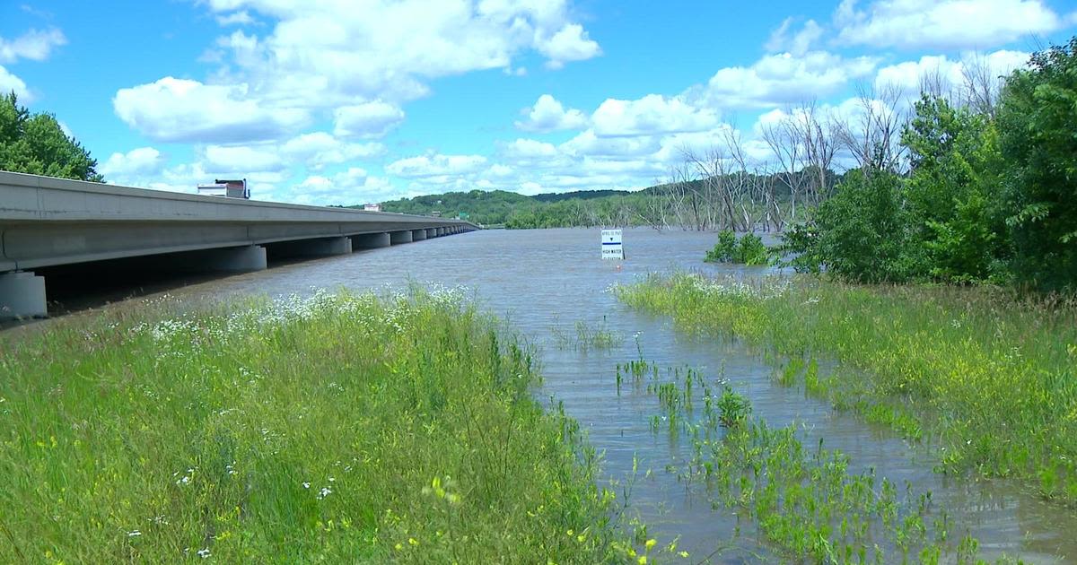Rising Minnesota River threatens homes, businesses near Shakopee