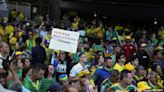 Com elogios a Musk, Bolsonaro reúne apoiadores em Copacabana
