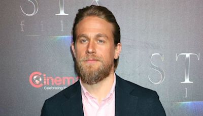 Charlie Hunnam protagonizará 'Monster', la serie antológica de Ryan Murphy sobre crímenes reales