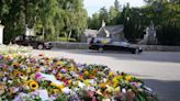 In Pictures: Thousands line roads as Queen’s coffin driven to Edinburgh