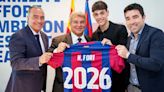 Héctor Fort, renovado por el Barça hasta 2026
