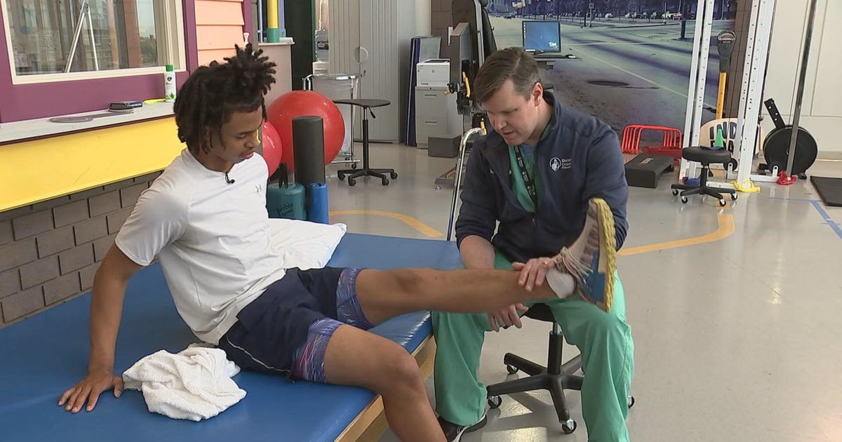New ACL implant brings hope to Philadelphia high school quarterback in recovery process