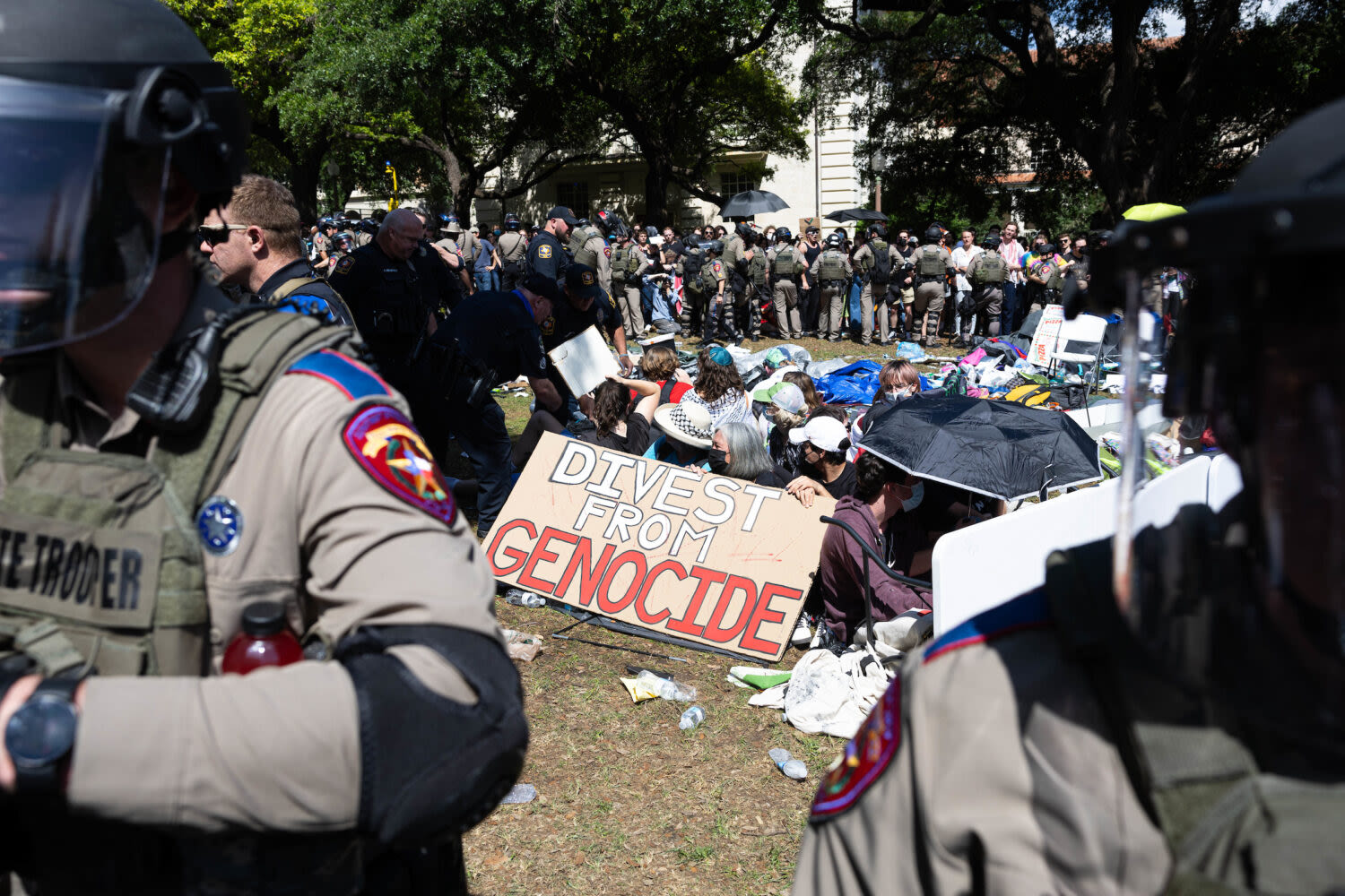 Pro-Palestinian protesters in Texas are calling for universities to divest. Here’s what that means | Houston Public Media