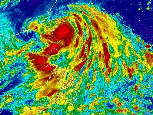 Stronger Typhoon Carina heads for Taiwan, still enhancing southwest monsoon