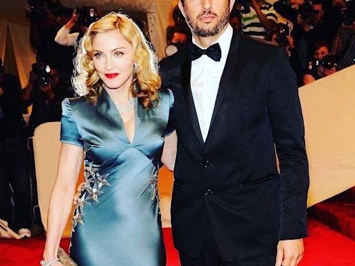 Quem é Guy Oseary, o empresário de Madonna que escreve livros e é casado com modelo brasileira