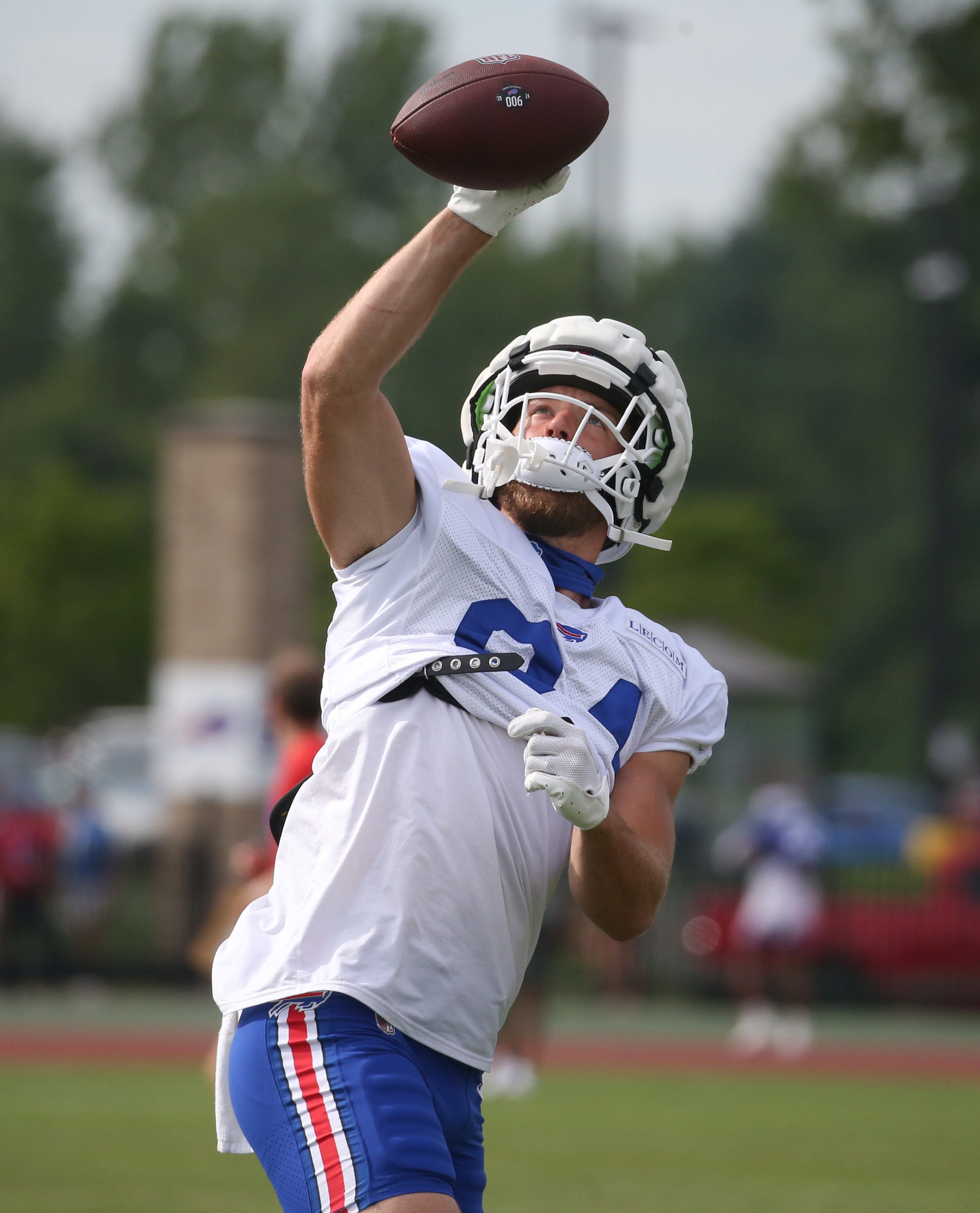 Buffalo Bills punter turned tight end goes 'balls to the wall' at training camp