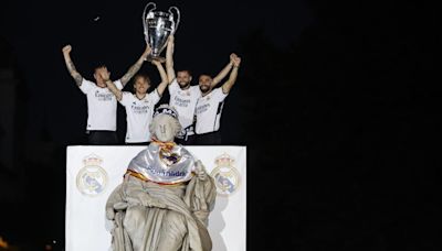 Real Madrid tuvo su “Fiesta de 15″ y el plantel fue vitoreado por medio millón de hinchas en las calles