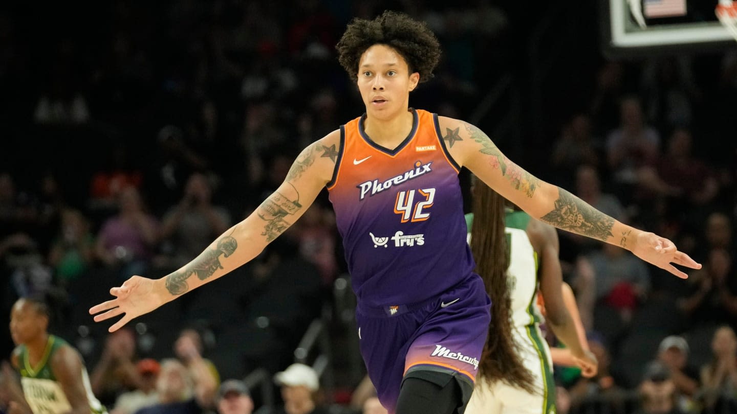 LOOK: Mercury's Brittney Griner Enjoys Cold Beer During Presser After Win over Storm