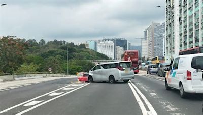 荃灣路七人車撞水馬及風琴式防撞欄 往荃灣方向交通擠塞