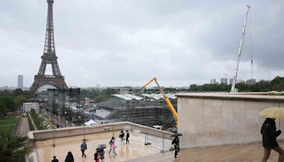 Sospechoso por colocar ataúdes en Torre Eiffel ligado a pintas Memorial del Holocausto