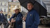 Brad Paisley, Joe Manchin sing West Virginia anthem during Ukraine trip