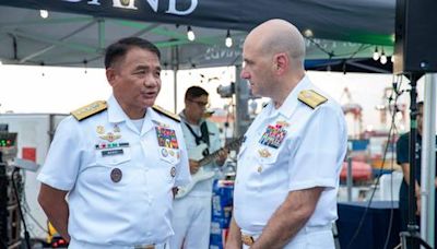 Philippine, US military chiefs meet in Manila aboard 7th Fleet flagship