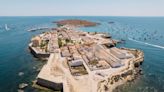 Comisión sobre la isla de Tabarca: la oposición pide medidas para evitar la saturación turística