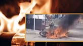 Una pareja protagonizó una riña que terminó con una moto incinerada: esto es lo que se sabe