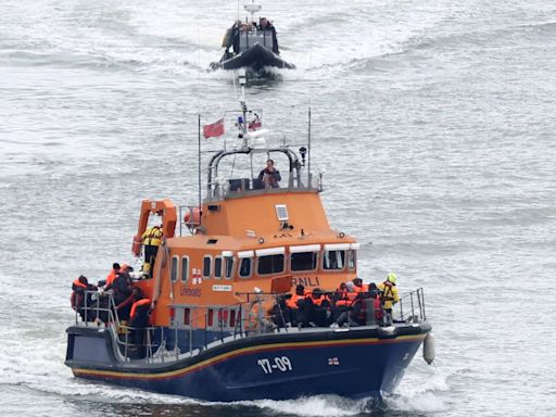 英國甫通過盧旺達法案遣送偷渡客 英倫海峽再有移民船遇險5死