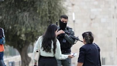 La Policía de Israel allana las oficinas de Al Yazira en Jerusalén Este