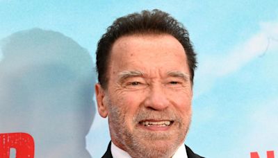 Arnold Schwarzenegger lleva 27 años pagando un euro a Warner Bros por el mítico objeto de una de sus peores películas