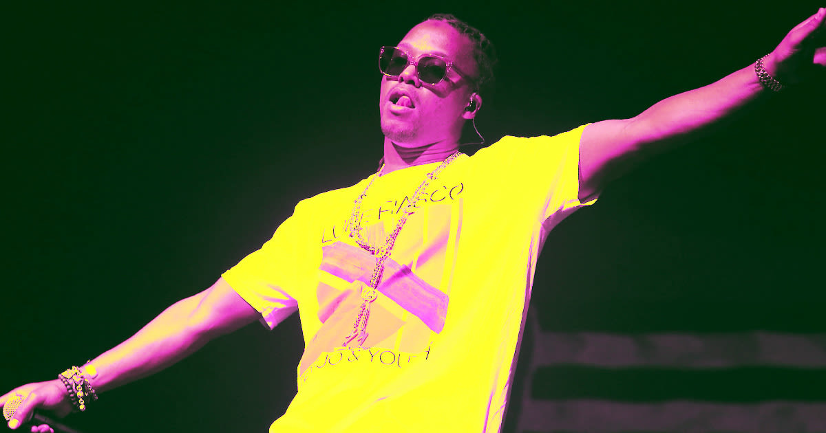 Lupe Fiasco Reveals Strategy for Cranking the Hog With VR Headset