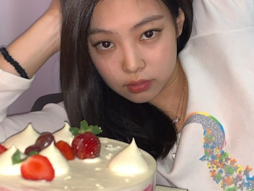 Blackpink's Jennie Celebrates Solo Album's Creation With Cute Cake In LA. See PIC